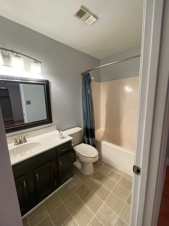 Building Photo - 3808 Raintree Dr