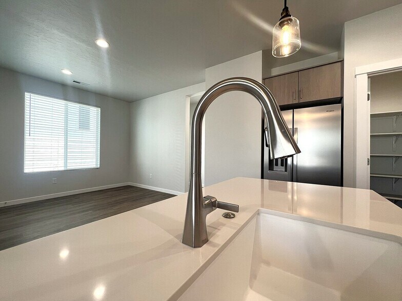 Building Photo - 3089 E Mossy Creek Dr