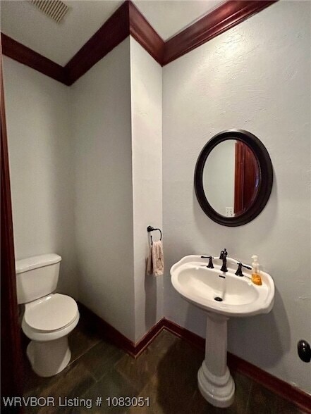 Building Photo - 1801 Oak Forest Dr