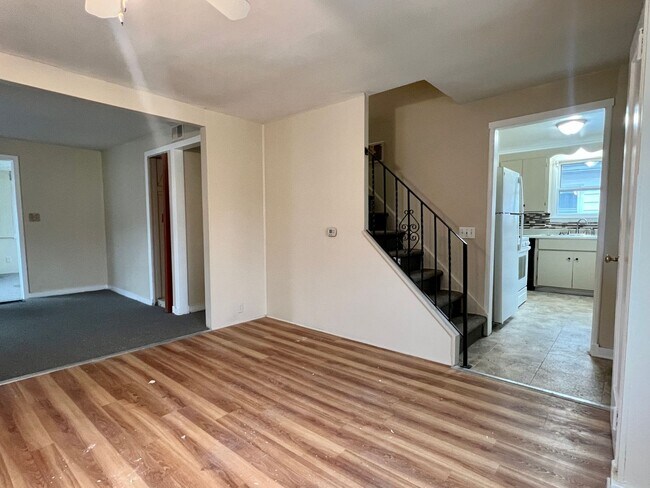 Building Photo - Charming Updated Cape Cod with several amenities!