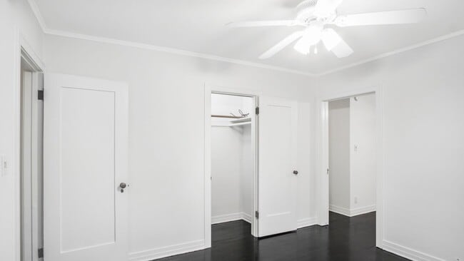Building Photo - Spacious 3Bed/2Bath with Private Balcony A...