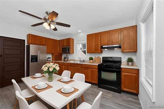 Building Photo - 55 York St