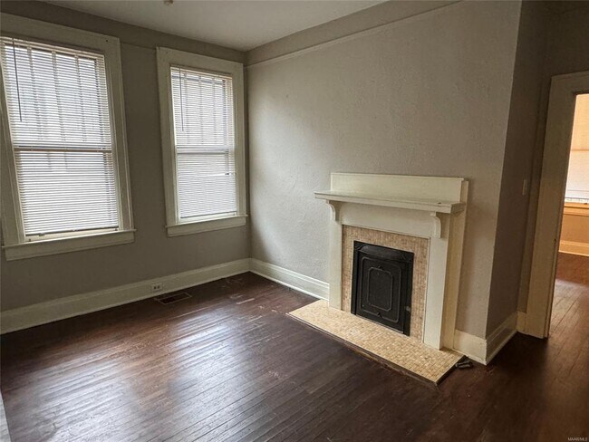 Building Photo - 323 Finley Ave