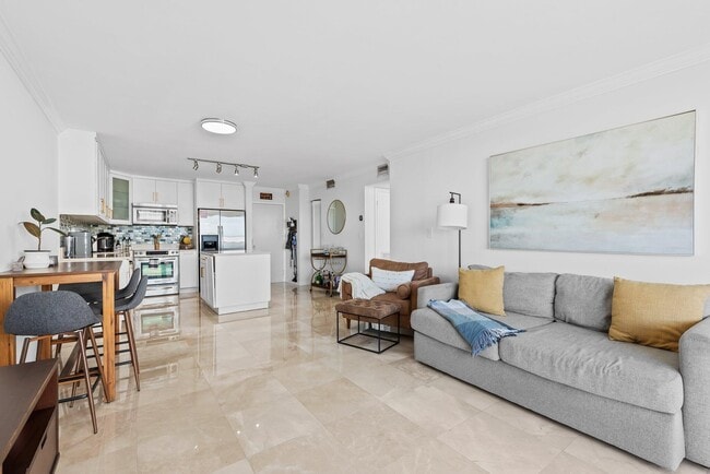 Building Photo - 600 NE 36th St