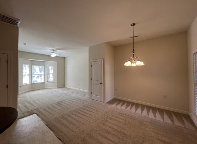 Building Photo - Townhouse For Rent