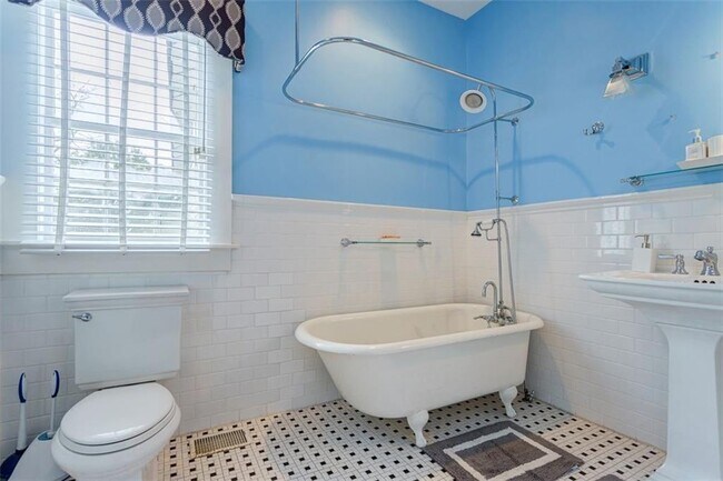 Building Photo - 1987 Knight Ct SE