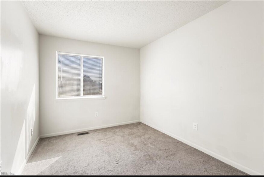 Building Photo - 900 Monarch Dr