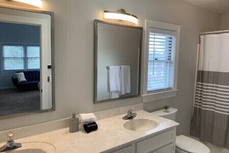 Building Photo - Fully Furnished!