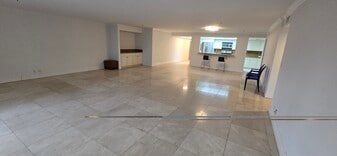 Building Photo - 10660 Wilshire Blvd