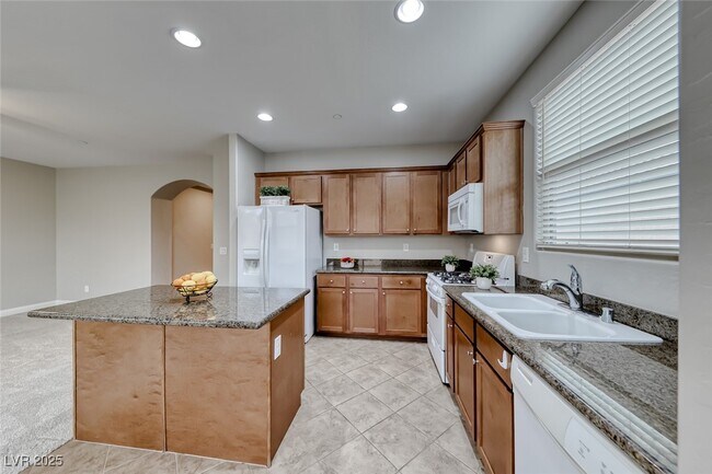 Building Photo - 589 Via Paladini