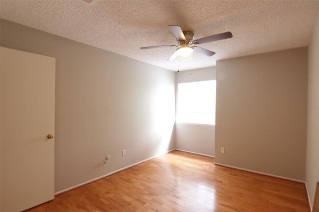 Building Photo - 12155 Huntington Venture Dr