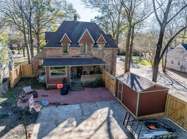 Building Photo - 1201 Magnolia Curve