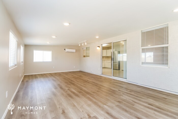 Building Photo - 1902 S Ocotillo Dr