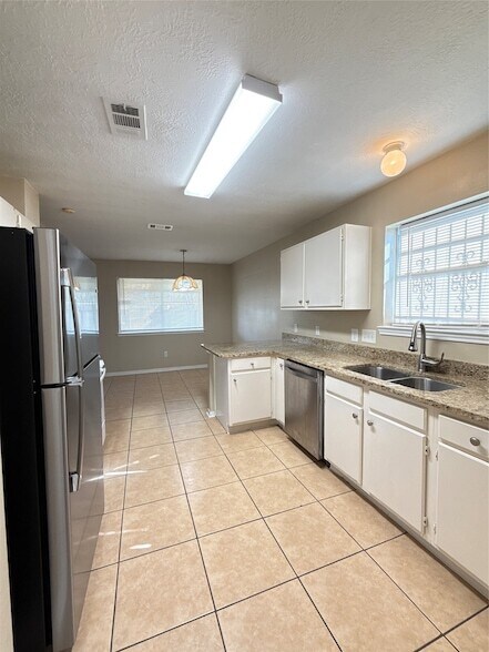 Building Photo - 15919 Hiram Clarke Rd