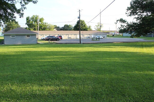 Building Photo - Newly Remodeled 2 Bedroom Duplex in Avon!