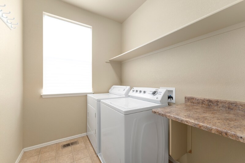 Building Photo - 7 Triangle Dr