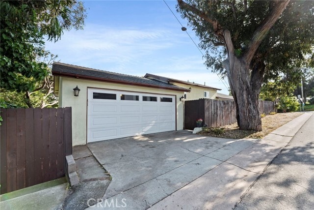 Building Photo - 2616 N Poinsettia Ave