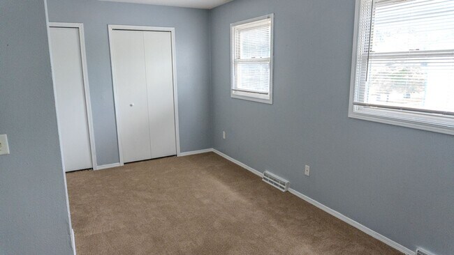 Building Photo - Lovely 2-Bedroom Townhouse in Central Toledo