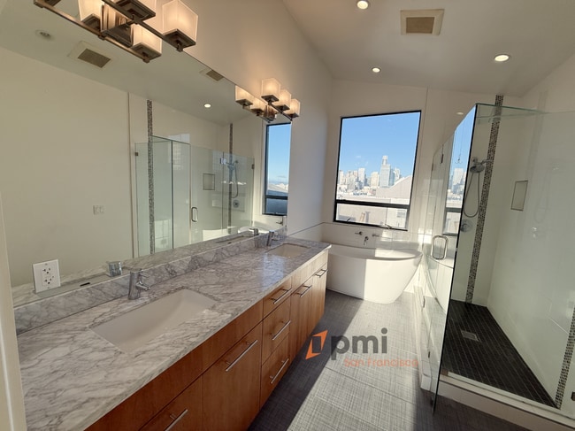 Building Photo - Ultimate City Retreat, Top Floor Two Story 3bd /2ba Penthouse