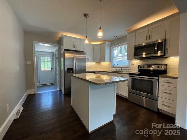 Building Photo - 2014 Eastway Dr