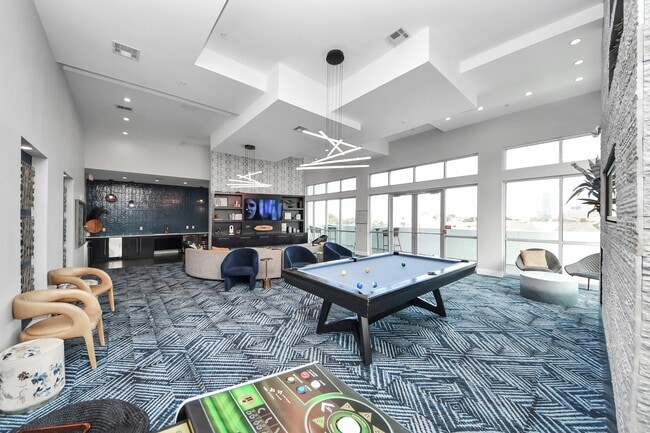 Building Photo - 5455 Richmond Ave.