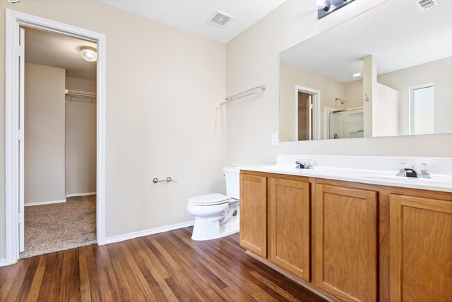 Building Photo - 3 Bedroom/2.5 Bath Bluffs of Lookout Canyon Subdivision