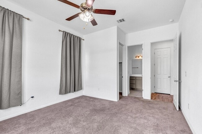 Building Photo - 2907 Zelma Dr