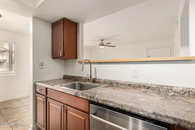 Building Photo - 616 S Hardy Dr