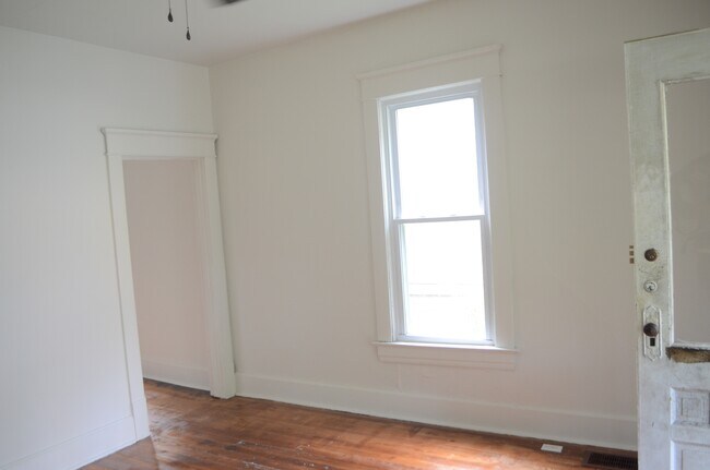 Building Photo - 116 Central Ave