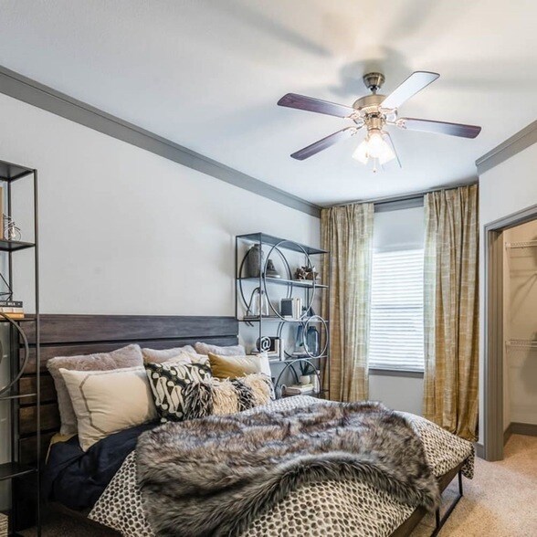 Building Photo - 18021 Kingsland Blvd