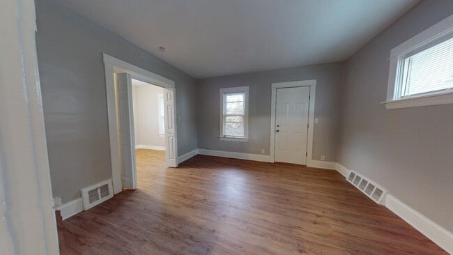 Building Photo - 4420 Bush Ave