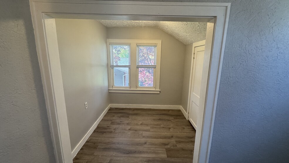 Building Photo - 3220 Wayburn Ave SW