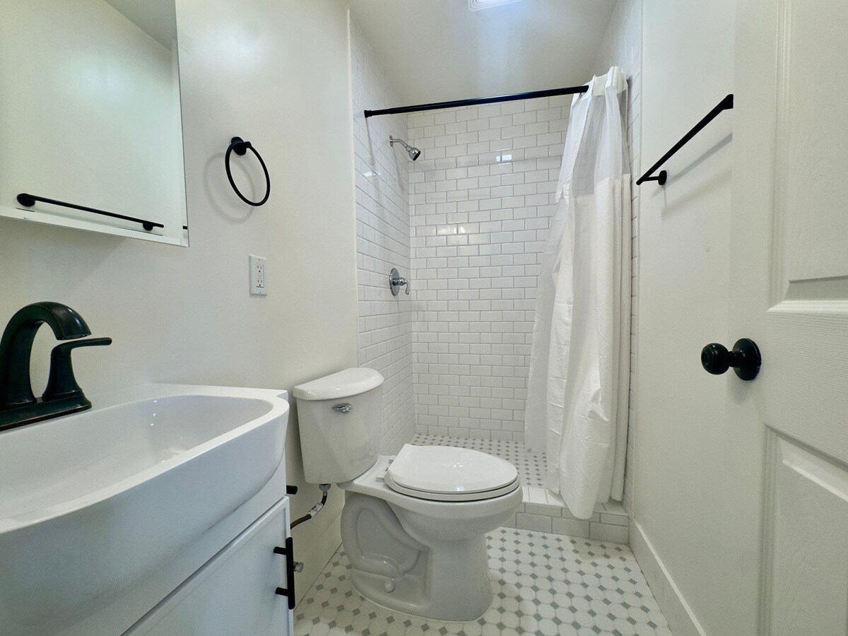 Building Photo - 3218 West St