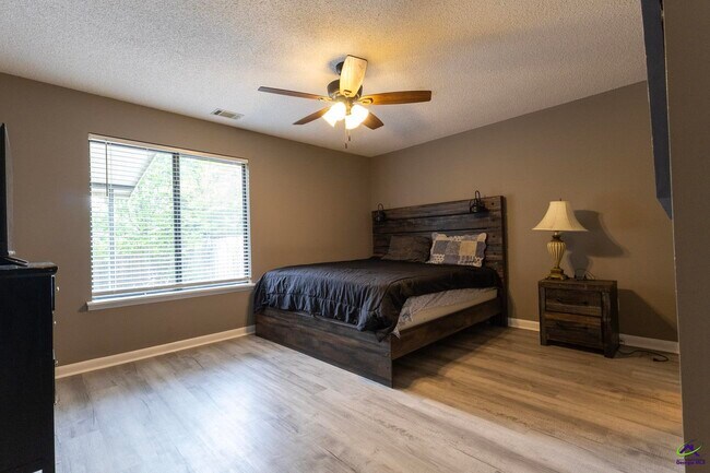 Building Photo - 135 Sussex Dr