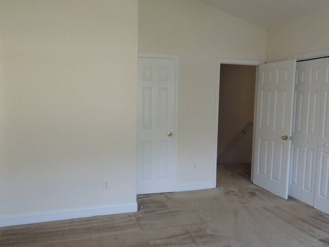 Building Photo - Beautiful Townhome in Tucker Creek