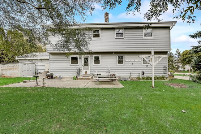 Patio on side 6825 - 6825 S Juniper Dr