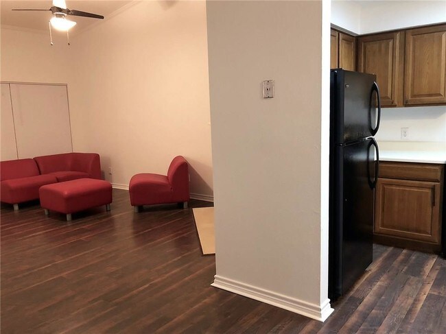 Building Photo - 2730 Silver Creek Dr