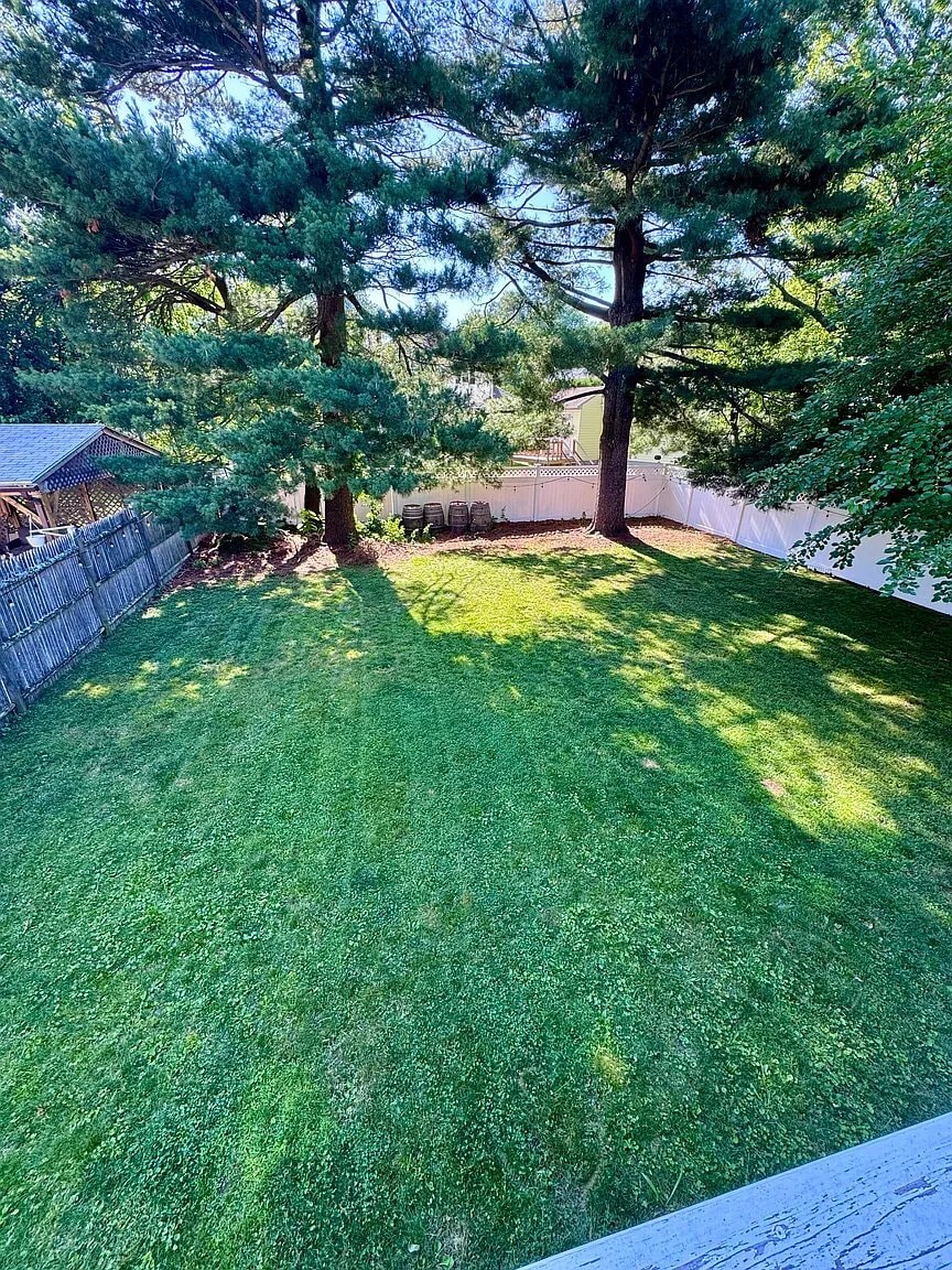 Building Photo - 65 Brentwood St