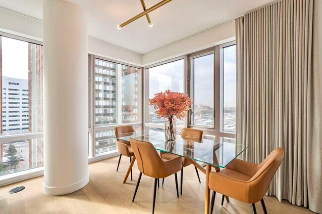 Building Photo - 75 Park Ln S