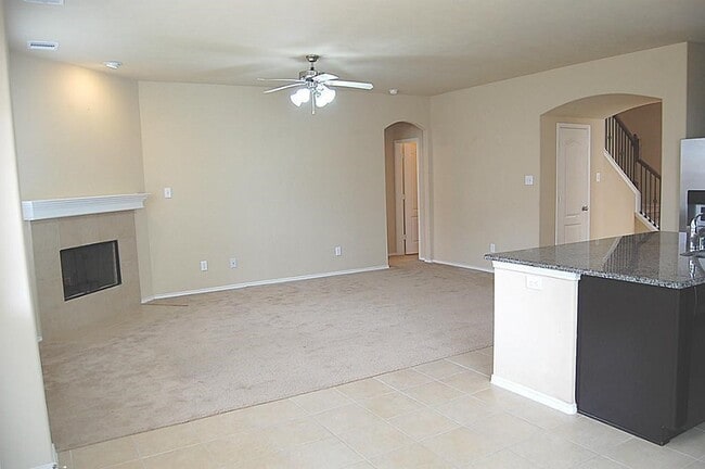 Building Photo - 5634 Jay Thrush Dr
