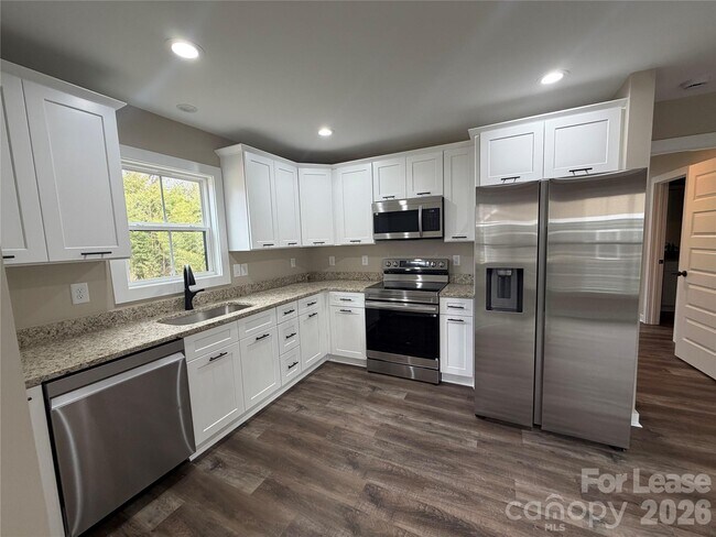 Building Photo - 620 W Bell St