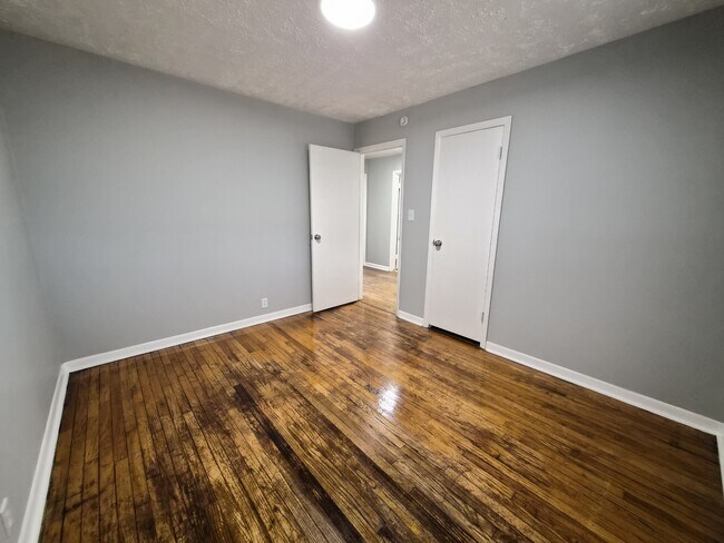 Building Photo - 2703 Kristen Dr E