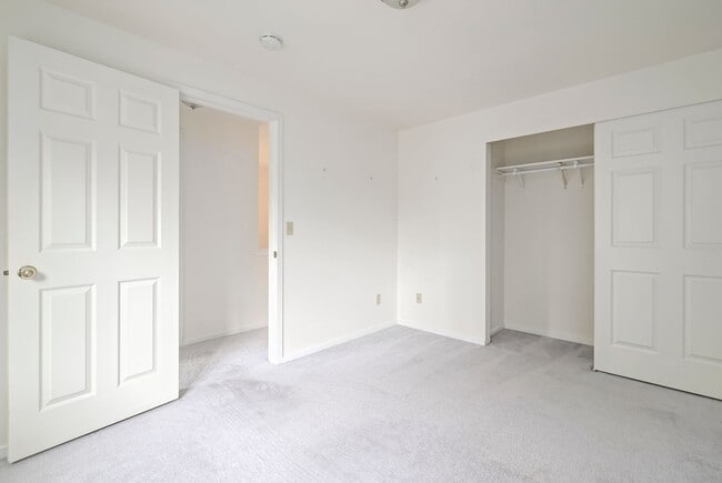 Building Photo - 3 Bedroom and 2.5 Bath Townhouse