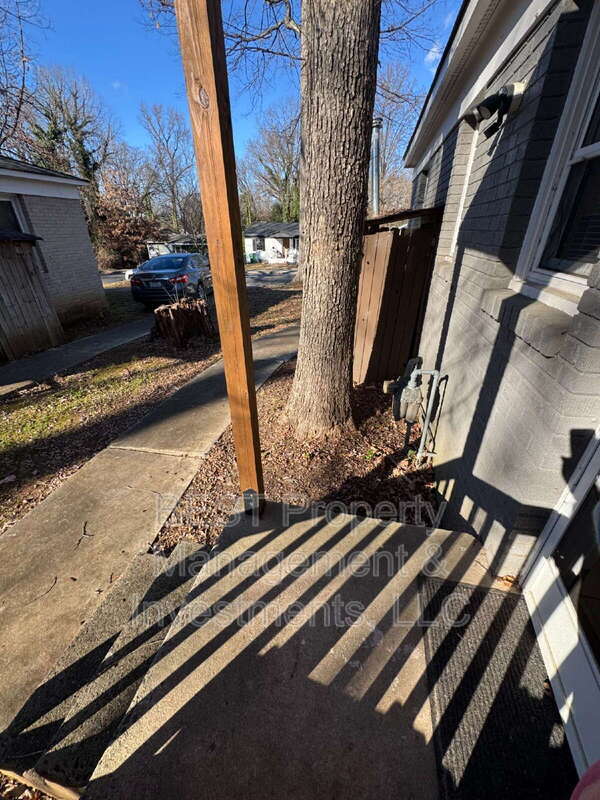 Building Photo - 1305 Norris Ave