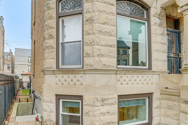 Building Photo - 4829 S Forrestville Ave