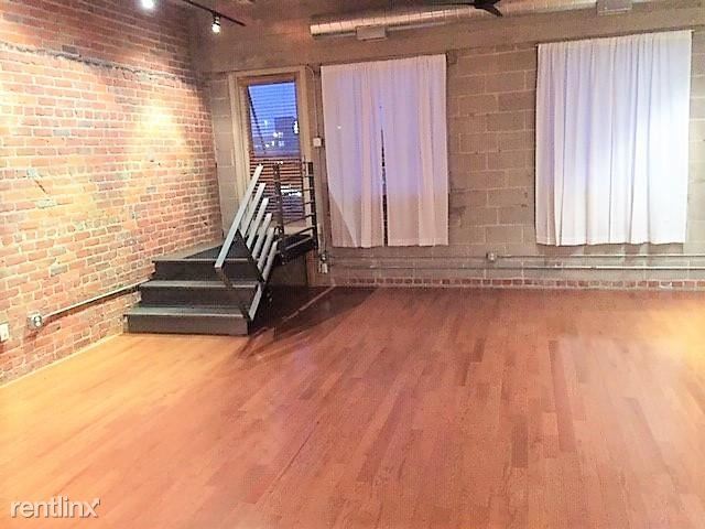 Building Photo - 1008 Dodge St