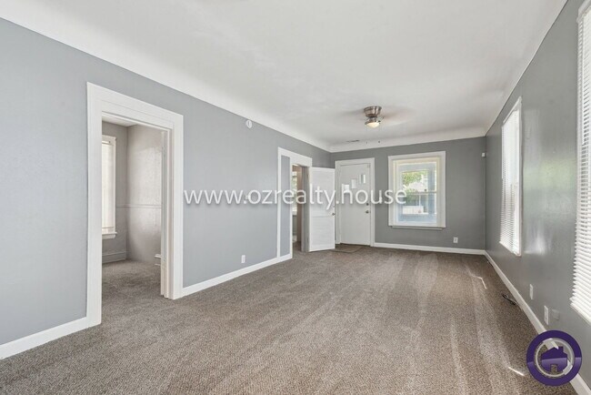 Building Photo - 1453 Prouty Ave