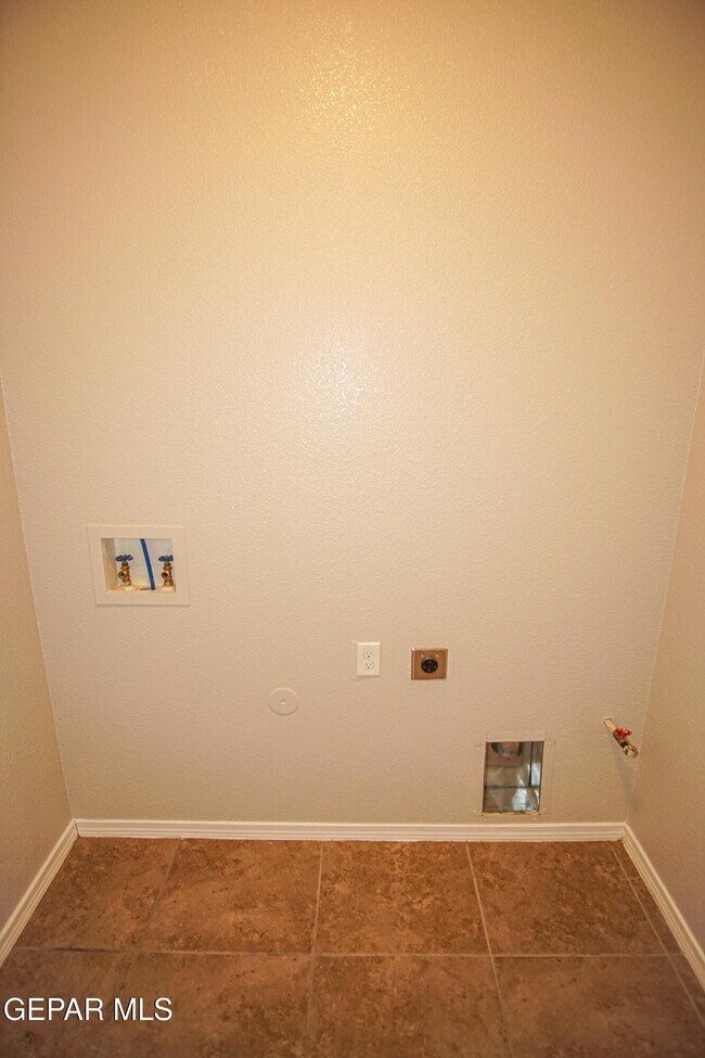 Building Photo - 6977 Jericho Tree Dr