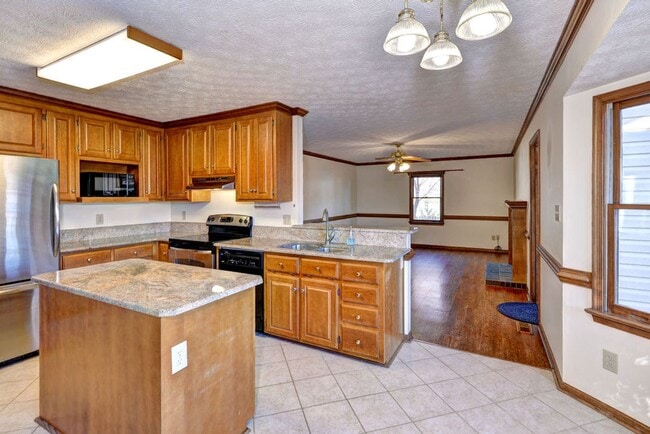 Building Photo - 411 Willards Way