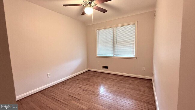 Building Photo - 1717 Northview Rd